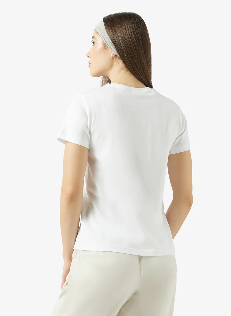 بوما تيشيرت بشعار الراحة الأساسية المرتفعة